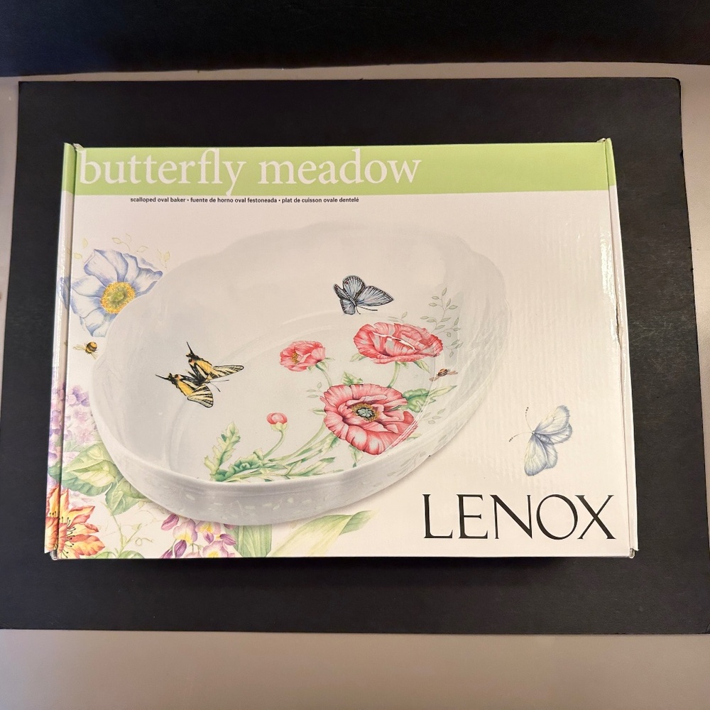 Lenox Butterfly Meadow Scalloped Oval Baker